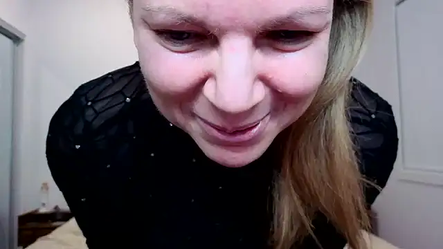 Snapshot of aussiepeaches chatting on 06-20-26, 11:59 aussiepeaches online show from 06-20-26, 11:59