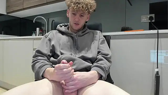 DominantAlex18 online show from 11-18-25, 07:28