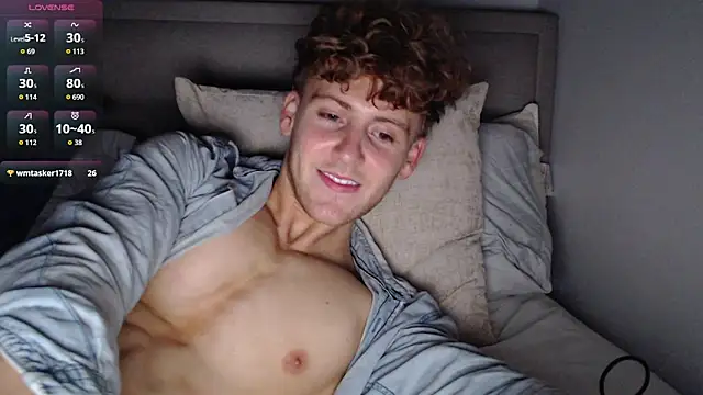 Snapshot of DominantAlex18 chatting on 03-19-26, 02:44 DominantAlex18 online show from 03-19-26, 02:44