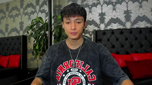 Lean Portman online show from 04-06-26, 02:18