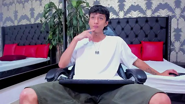 Lean Portman online show from 04-22-26, 02:57