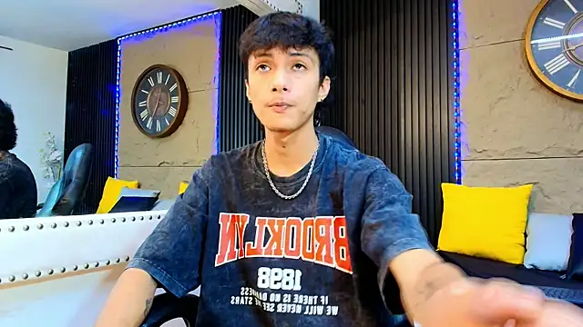 Lean Portman online show from 04-30-26, 02:13