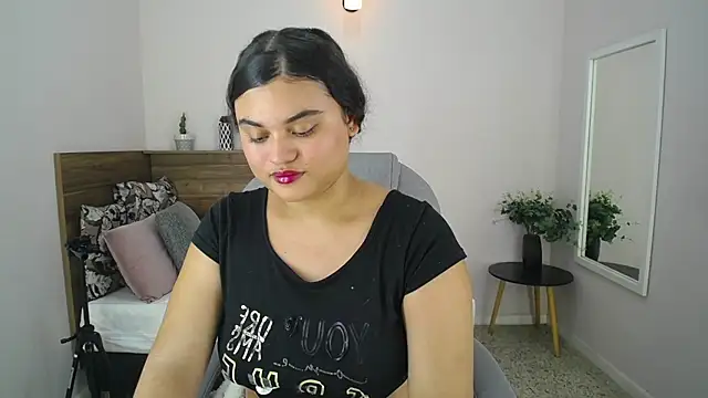 Snapshot of Miabloomm_ chatting on 10-08-25, 03:30 Miabloomm online show from 10-08-25, 03:30
