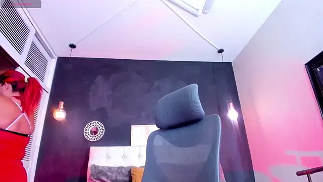 Snapshot of Eva_hot_1 chatting on 02-14-26, 01:00 Eva hot 1 online show from 02-14-26, 01:00