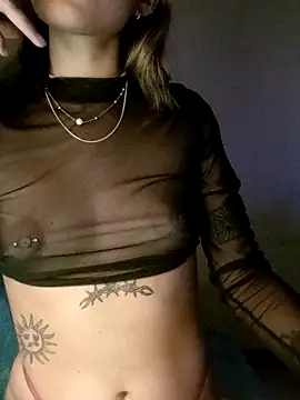 Snapshot of malvinaAAA chatting on 10-17-25, 02:48 malvinaAAA online show from 10-17-25, 02:48
