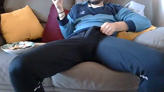 Amicisegreti online show from 11-28-25, 07:30