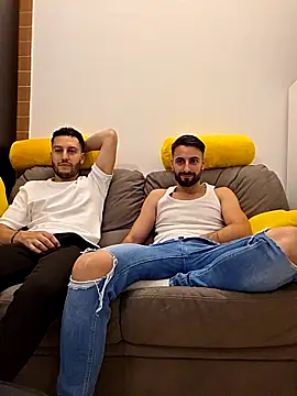 Amicisegreti online show from 05-09-26, 06:44