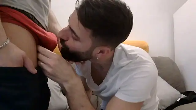 Amicisegreti online show from 02-25-26, 05:24