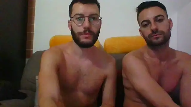 Amicisegreti online show from 10-18-25, 04:58