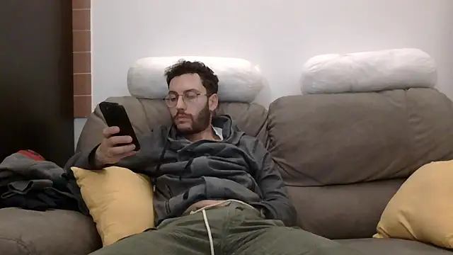 Amicisegreti online show from 03-31-26, 08:22