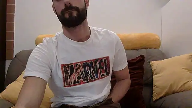 Amicisegreti online show from 12-17-25, 04:23