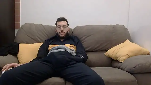 Amicisegreti online show from 01-14-26, 06:39