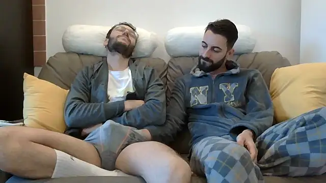 Amicisegreti online show from 03-31-26, 05:42