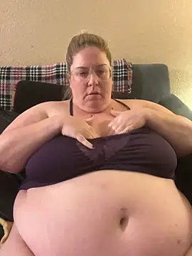 Snapshot of sexymommy1988 chatting on 10-08-25, 02:35 sexymommy1988 online show from 10-08-25, 02:35