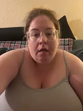 Snapshot of sexymommy1988 chatting on 09-18-25, 02:25 sexymommy1988 online show from 09-18-25, 02:25