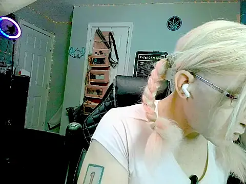 mistismoker online show from 04-18-26, 03:09