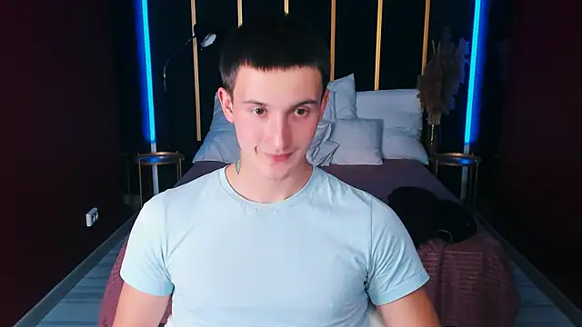 Snapshot of David__Diamond chatting on 09-15-25, 08:42 David  Diamond online show from 09-15-25, 08:42