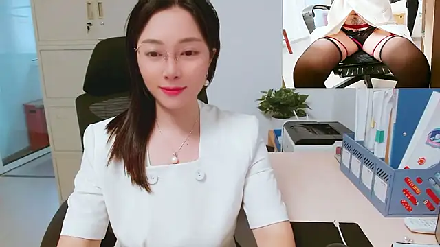 Snapshot of OL-Lily chatting on 09-25-25, 01:55 OL-Lily online show from 09-25-25, 01:55