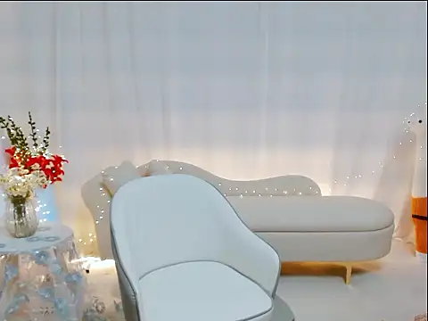 Snapshot of OL-Lily chatting on 09-15-25, 02:39 OL-Lily online show from 09-15-25, 02:39