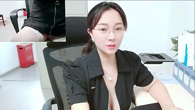 Snapshot of OL-Lily chatting on 09-14-25, 02:01 OL-Lily online show from 09-14-25, 02:01