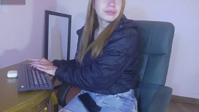 Olivia11  online show from 02-12-26, 01:44