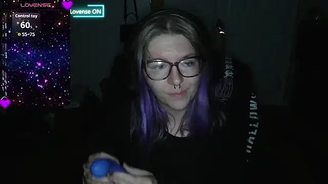 Snapshot of x3raven chatting on 09-12-25, 10:04 x3raven online show from 09-12-25, 10:04
