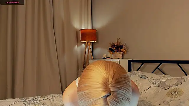 ErinBissonnette online show from 11-09-25, 07:51