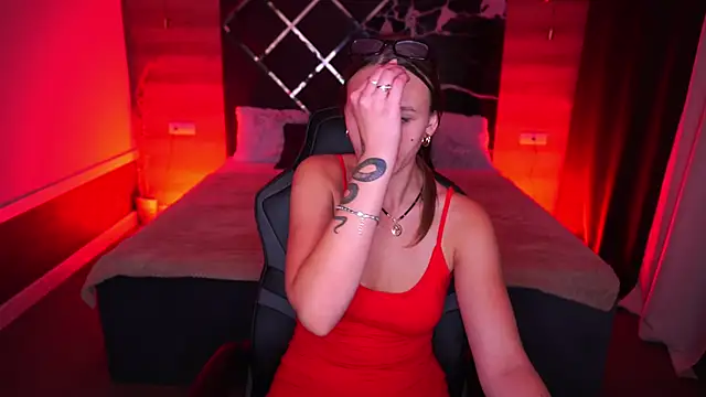 LioraFox online show from 09-21-25, 01:33