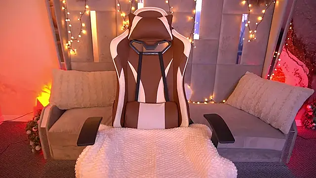 Snapshot of LioraFox chatting on 02-12-26, 10:53 LioraFox online show from 02-12-26, 10:53