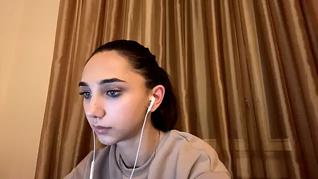 Snapshot of LinaMour chatting on 09-26-25, 11:22 LinaMour online show from 09-26-25, 11:22