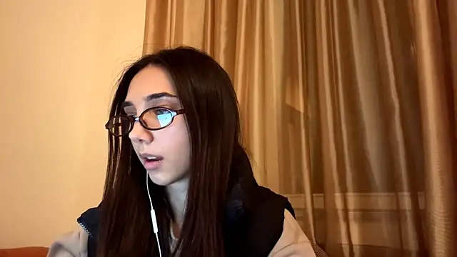 Snapshot of LinaMour chatting on 09-29-25, 10:15 LinaMour online show from 09-29-25, 10:15