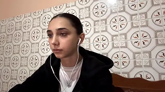 Snapshot of LinaMour chatting on 11-01-25, 10:14 LinaMour online show from 11-01-25, 10:14