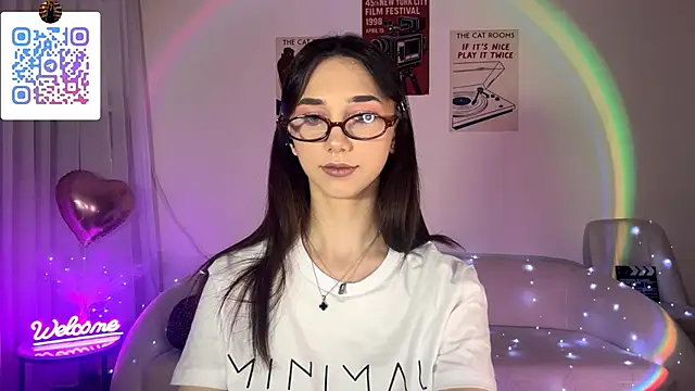 Snapshot of LinaMour chatting on 05-15-26, 10:08 LinaMour online show from 05-15-26, 10:08