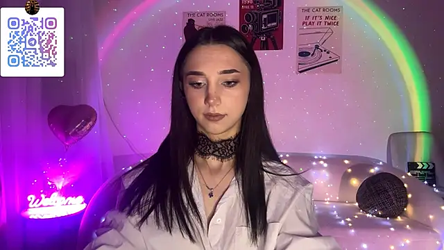 Snapshot of LinaMour chatting on 04-23-26, 10:33 LinaMour online show from 04-23-26, 10:33
