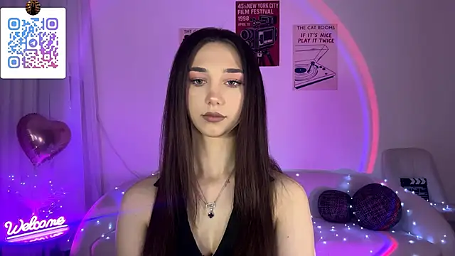 Snapshot of LinaMour chatting on 05-20-26, 10:07 LinaMour online show from 05-20-26, 10:07