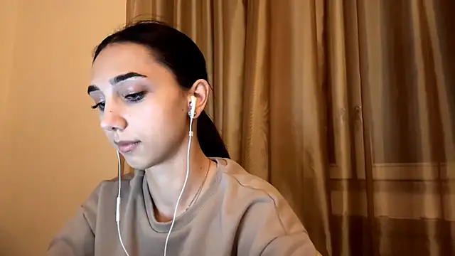 Snapshot of LinaMour chatting on 10-12-25, 10:11 LinaMour online show from 10-12-25, 10:11