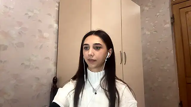 Snapshot of LinaMour chatting on 10-11-25, 10:22 LinaMour online show from 10-11-25, 10:22