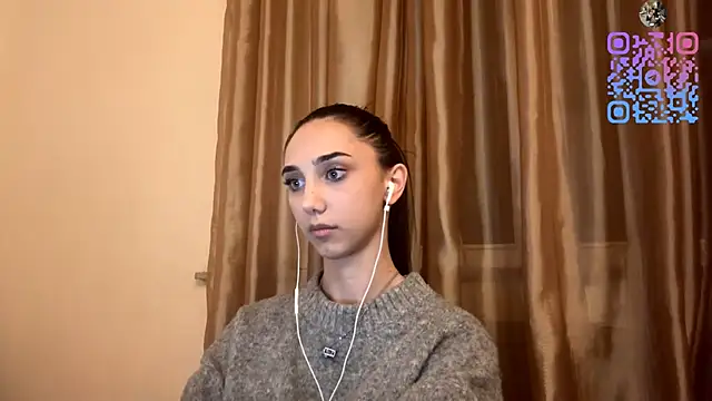 Snapshot of LinaMour chatting on 10-14-25, 10:31 LinaMour online show from 10-14-25, 10:31