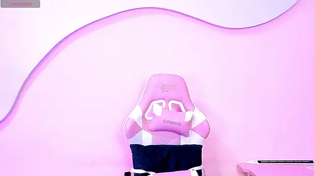 SkylerBloomm online show from 11-04-25, 03:21