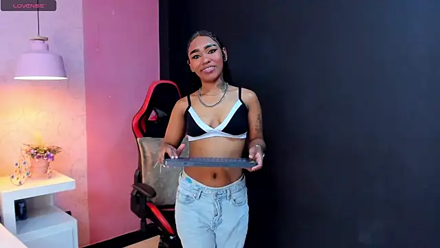 SkylerBloomm online show from 10-13-25, 02:24