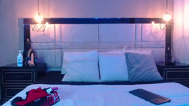 SkylerBloomm online show from 10-07-25, 03:07