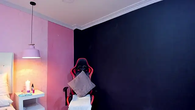 SkylerBloomm online show from 10-20-25, 03:19