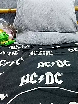 yazinyazin1 online show from 12-19-25, 05:37