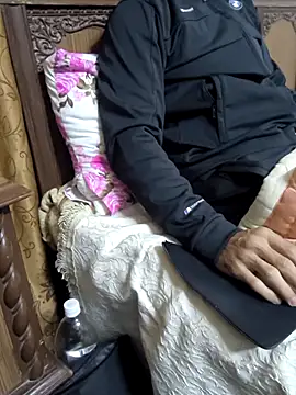 yazinyazin1 online show from 11-28-25, 03:50