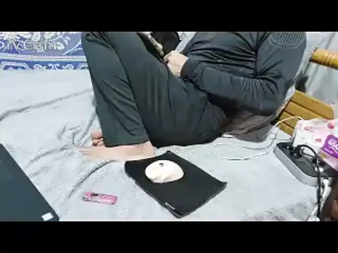 yazinyazin1 online show from 02-12-26, 06:24