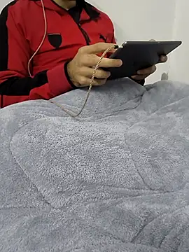 yazinyazin1 online show from 11-17-25, 03:43