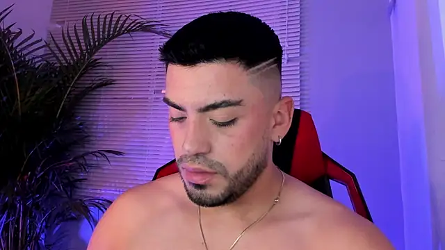 Snapshot of Alexander_Diiaz chatting on 09-22-25, 10:43 Alexander Diiaz online show from 09-22-25, 10:43