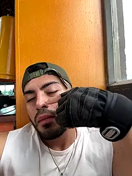 Snapshot of Alexander_Diiaz chatting on 10-24-25, 07:02 Alexander Diiaz online show from 10-24-25, 07:02