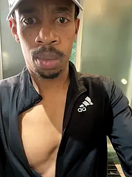 Snapshot of fitsexyman chatting on 10-10-25, 01:34 fitsexyman online show from 10-10-25, 01:34