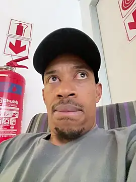 Snapshot of fitsexyman chatting on 10-29-25, 08:35 fitsexyman online show from 10-29-25, 08:35